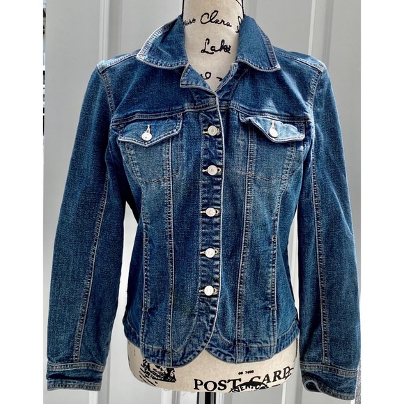 NWT A.M.I. Slightly Fitted Classic Denim Jean Jacket - Picture 6 of 6